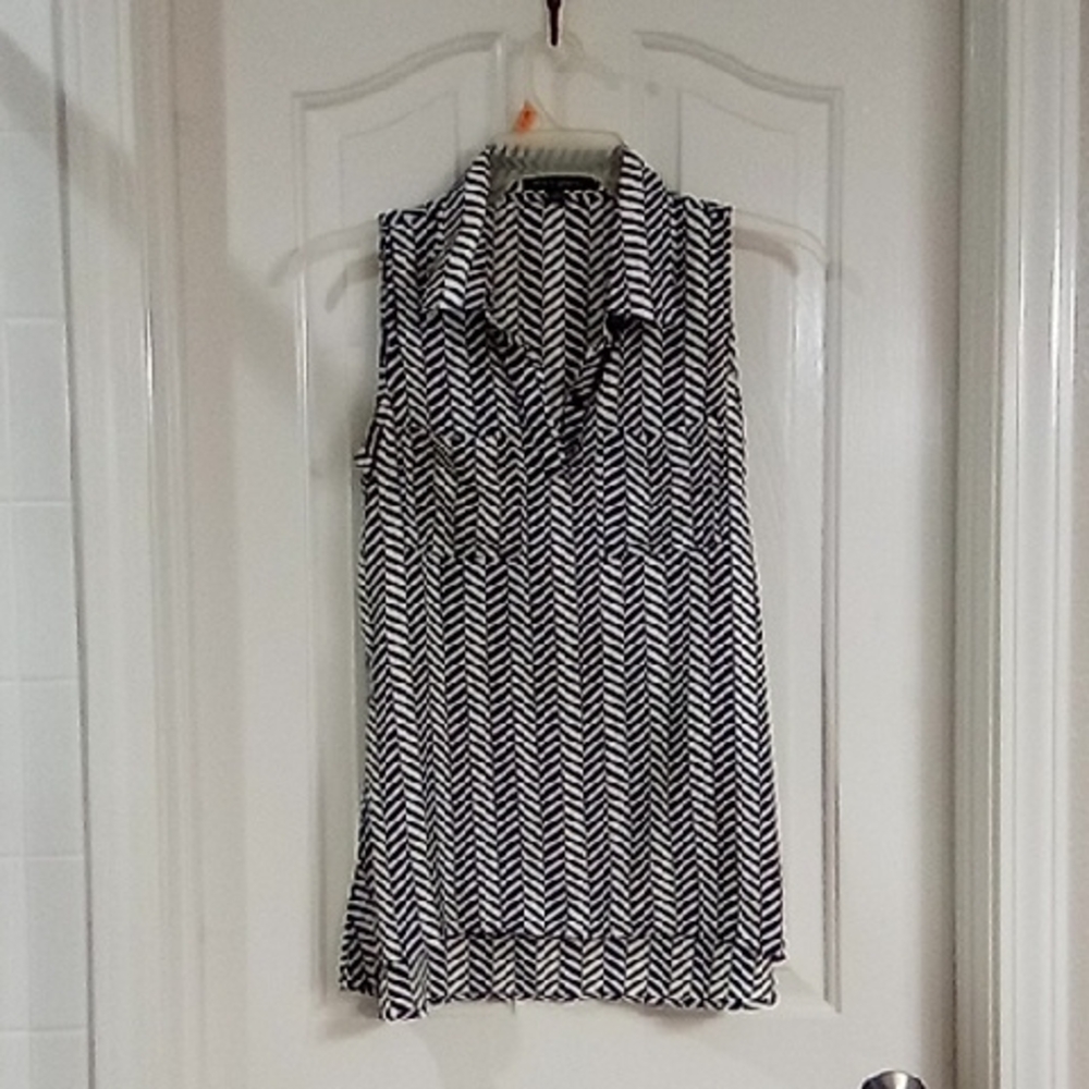 Ava & Grace Monochrome Chevron Sleeveless Blouse